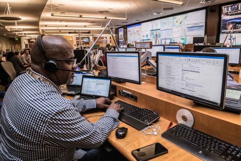 How Can You Manage an IT Management Degree? 6 Career Options to Consider